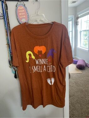 Pregnancy Reveal - Hocus Pocus Winnie I Smell A Child Graphic Tee - Rust - XXL